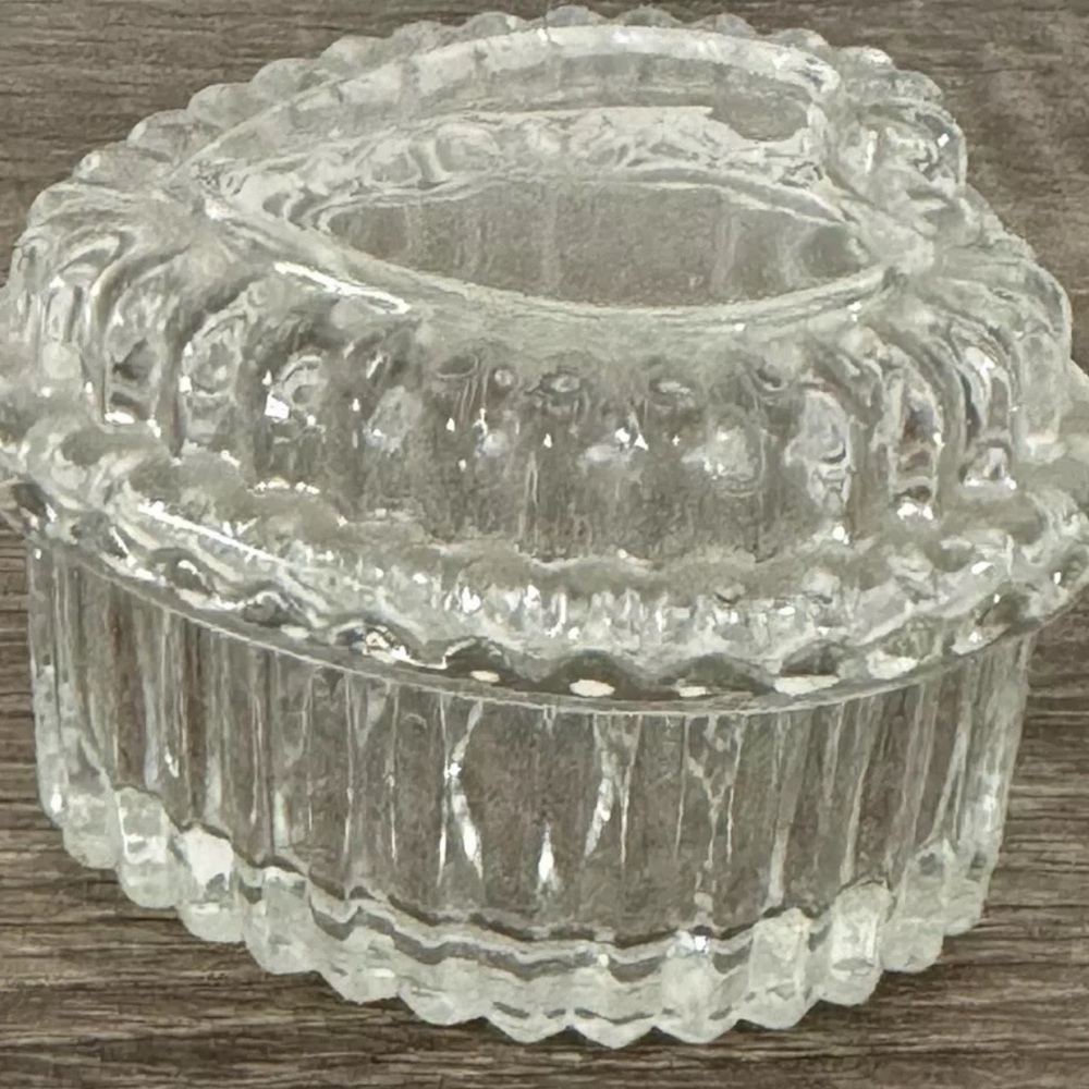 Vintage HOMCO Trinket Jewelry Box Heart-Shaped Cut Glass With Lid Romantic - Picture 3 of 12